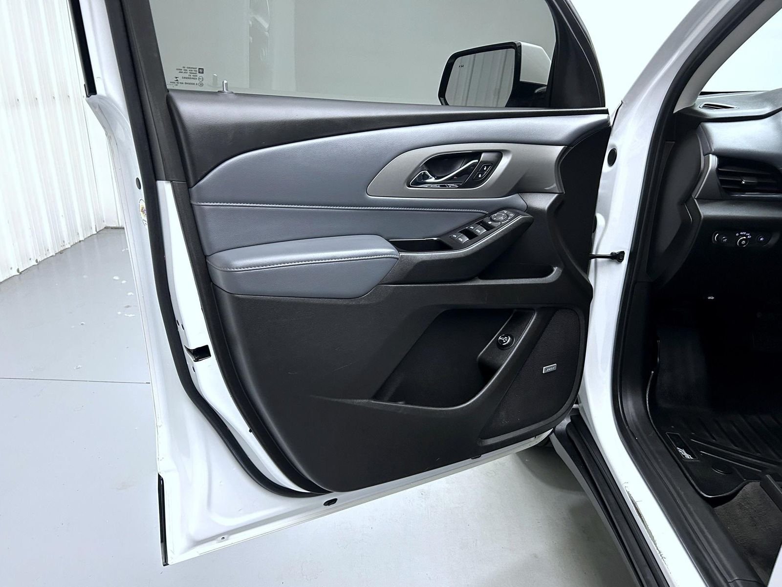 Used 2019 White Chevrolet 3LT image 9
