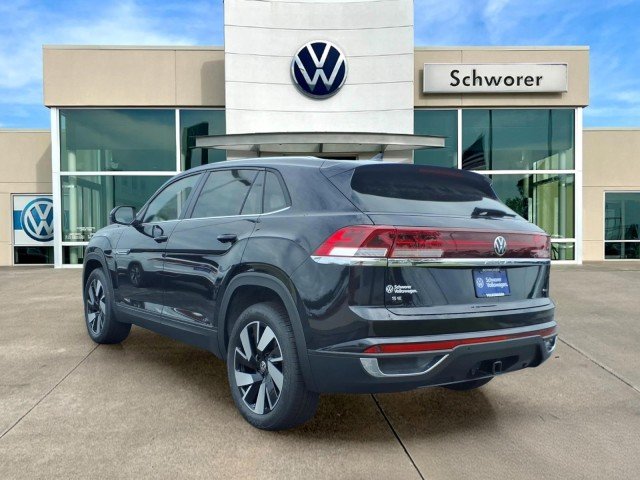 New 2026 Deep Black Pearl Volkswagen SE w/Technology 4M image 10