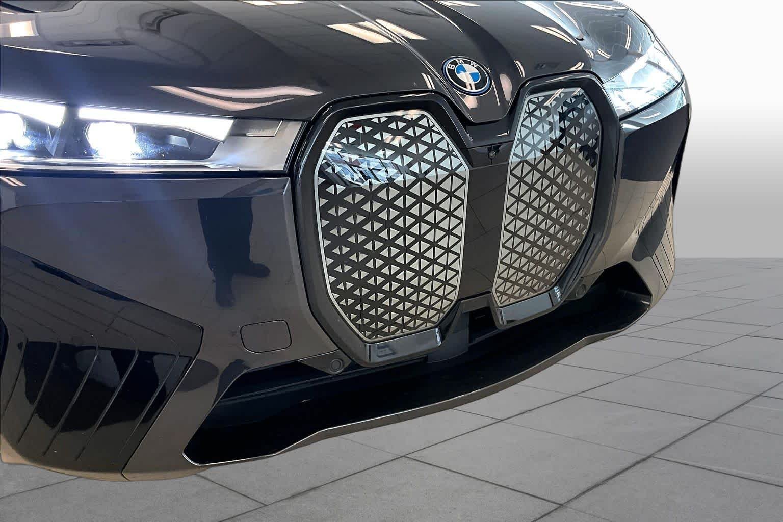 Used 2024 Dark Graphite Metallic BMW xDrive50 image 29