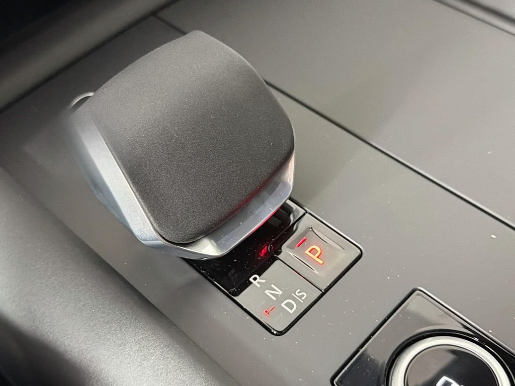 New 2026 Fuji White Land Rover S image 17