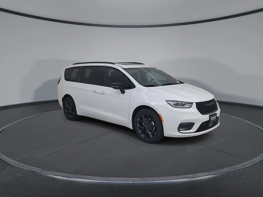 New 2026 Bright White Clear-Coat Exterior Paint Chrysler Limited image 3
