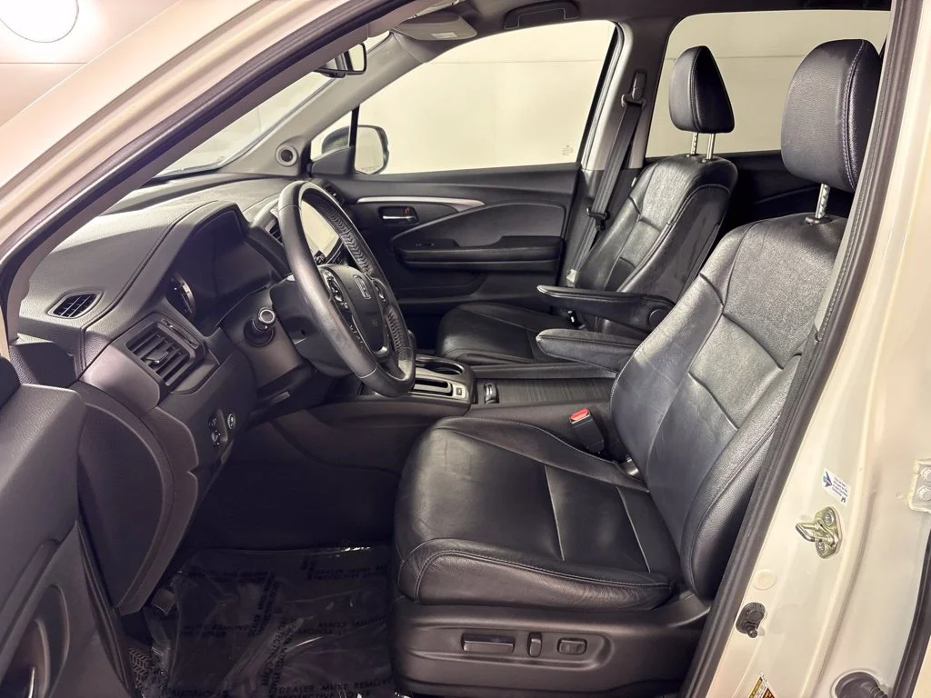 Used 2017  Honda EX-L image 26