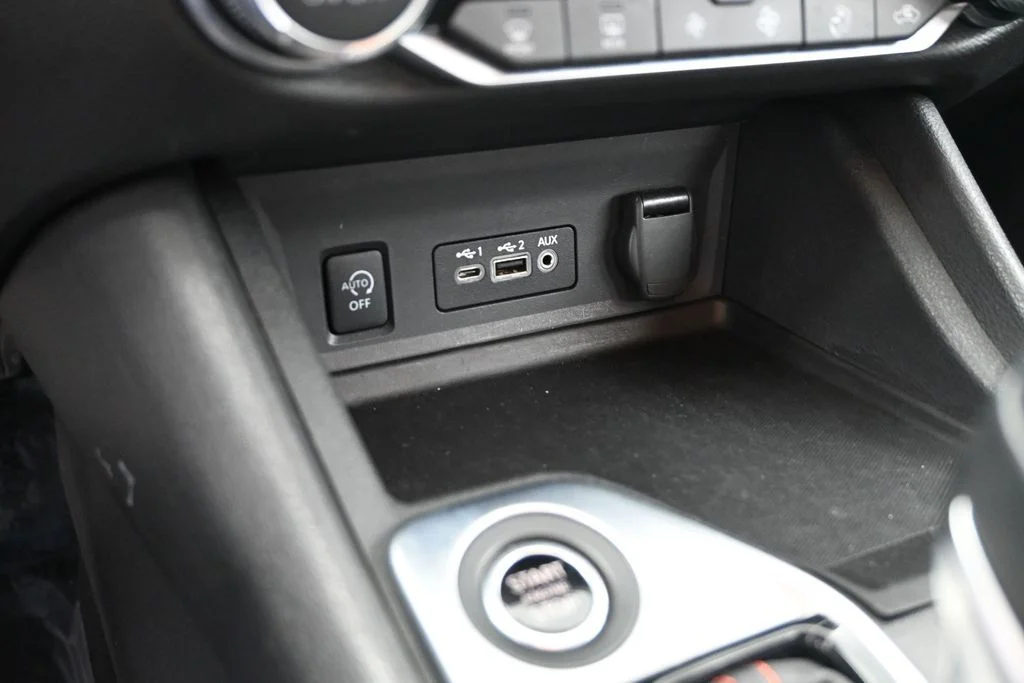 Used 2025 White Nissan SR image 24