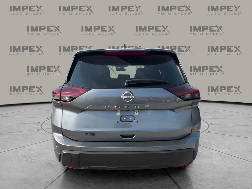 Used 2025 Gray Nissan SV image 4