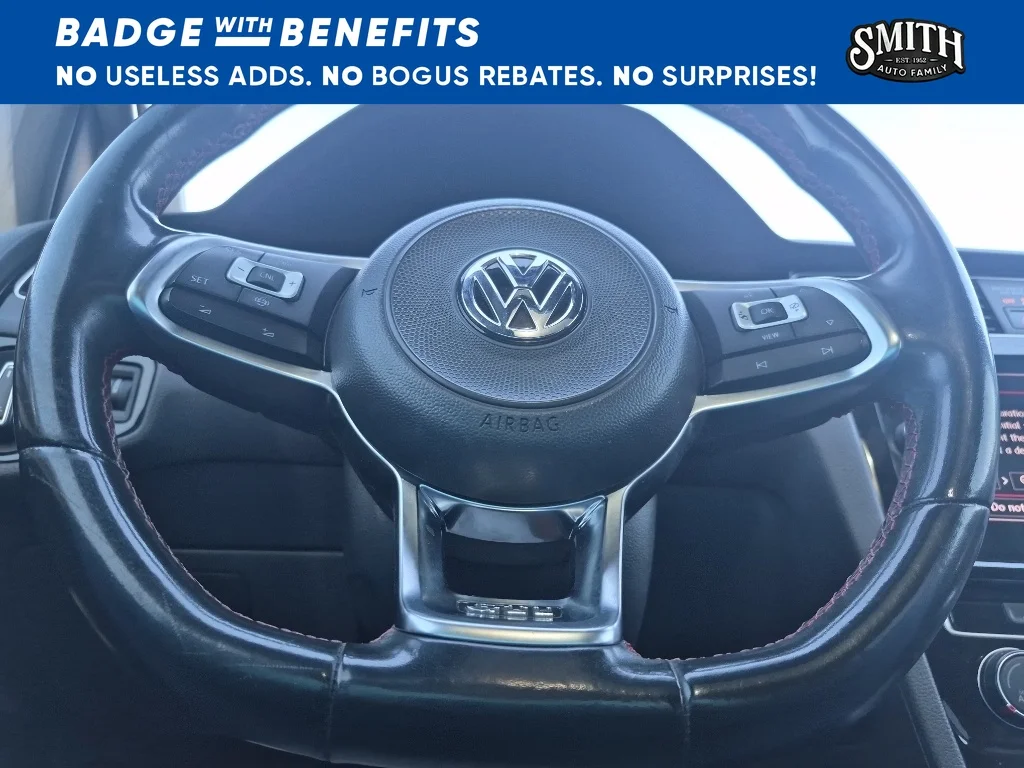Used 2019 Deep Black Pearl Effect Volkswagen SE image 17