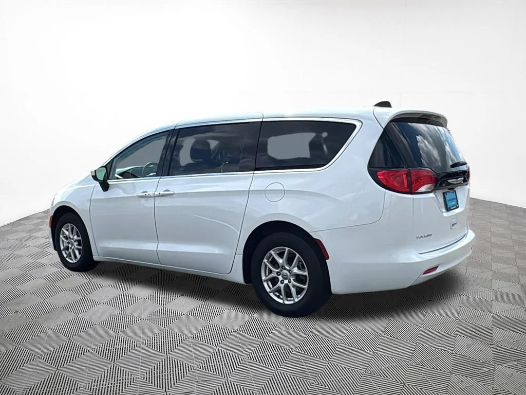 Used 2023 White Chrysler LX image 14