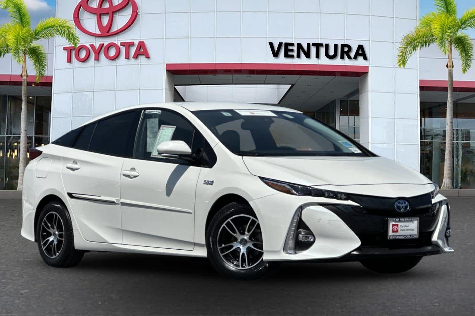 Certified Used 2018 Blizzard Pearl Toyota Advanced image 2