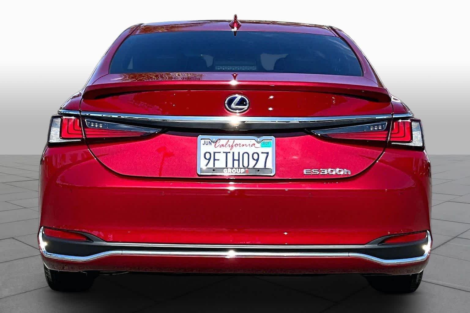 Used 2022 Matador Red Mica Lexus  image 4
