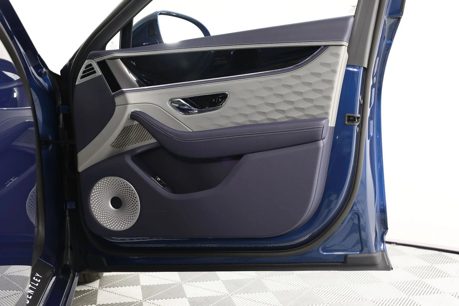 2025 Bentley Flying Spur Speed - Photo 29