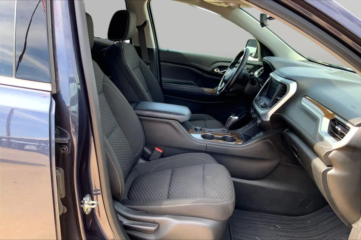 Used 2019 BLUE STEEL METALLIC GMC SLE image 9