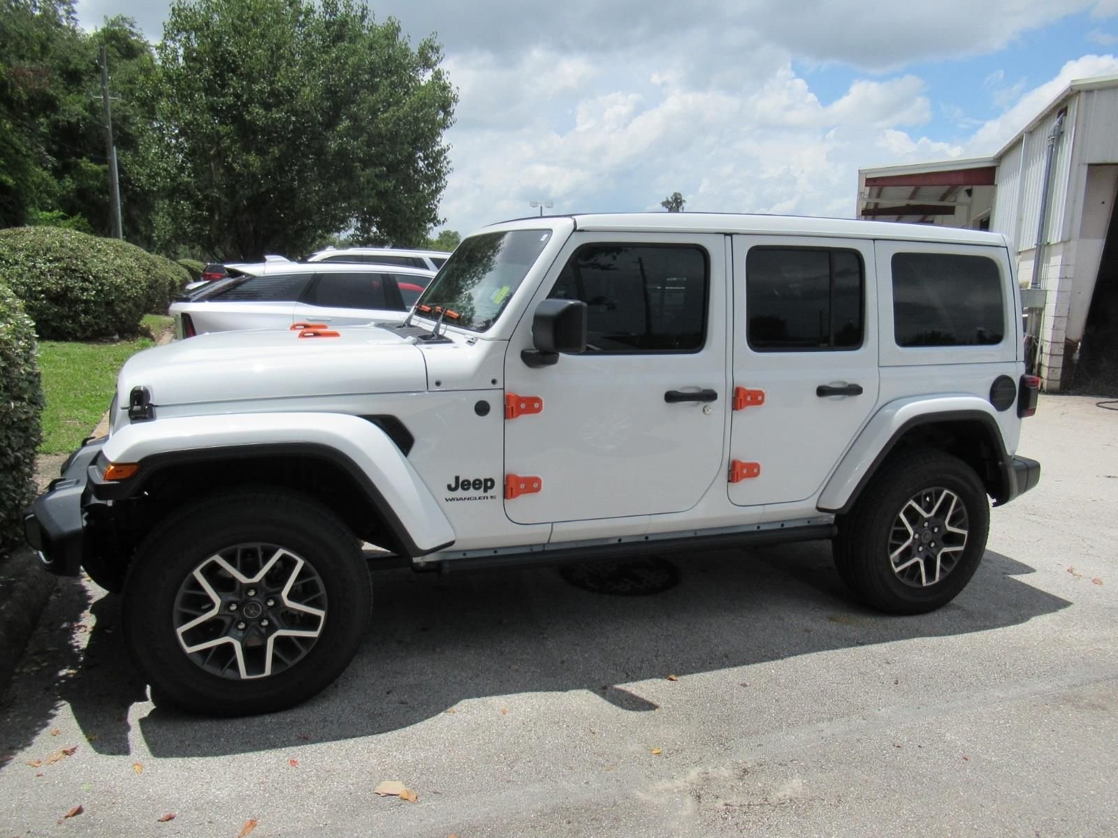 Used 2025 White Jeep Sahara image 2