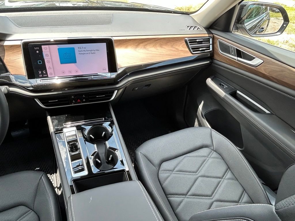 New 2026 Black Volkswagen SE w/Technology image 10