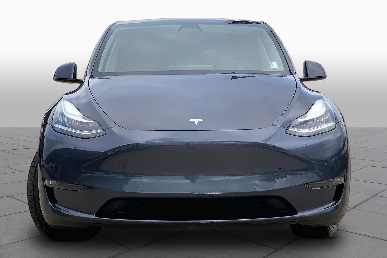Used 2022 Midnight Silver Metallic Tesla Long Range image 3