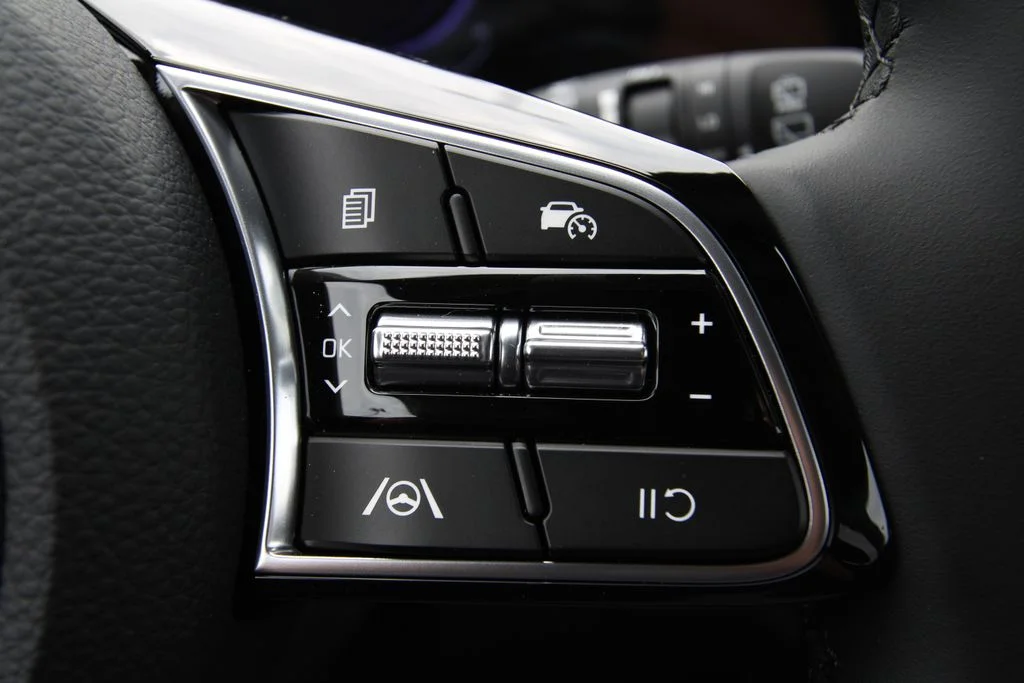 New 2026 Pluton Blue / Black Roof Kia S image 21