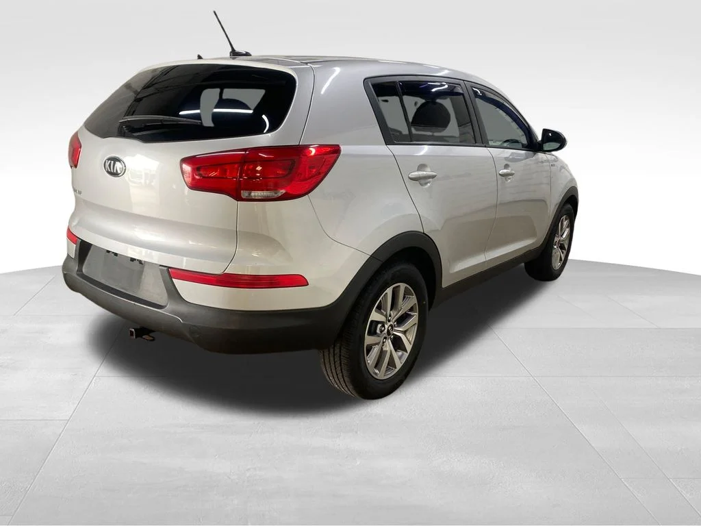 Used 2016 Silver Kia LX image 7