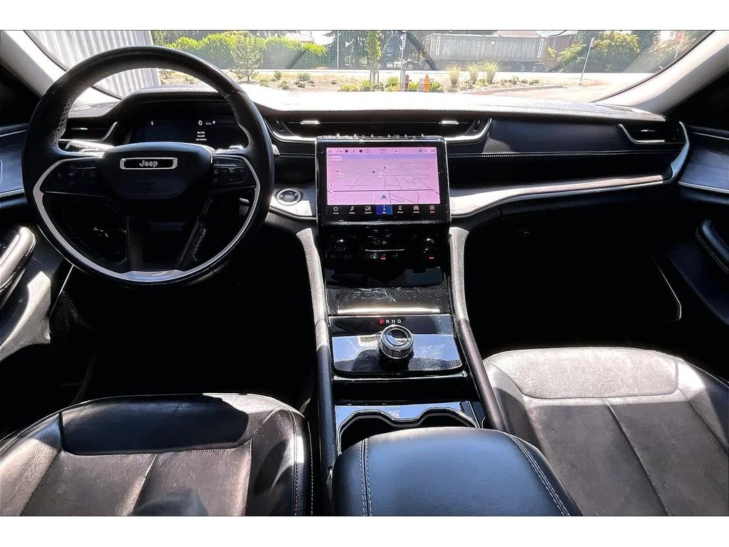 Used 2022 Silver Zynith Jeep Limited image 15