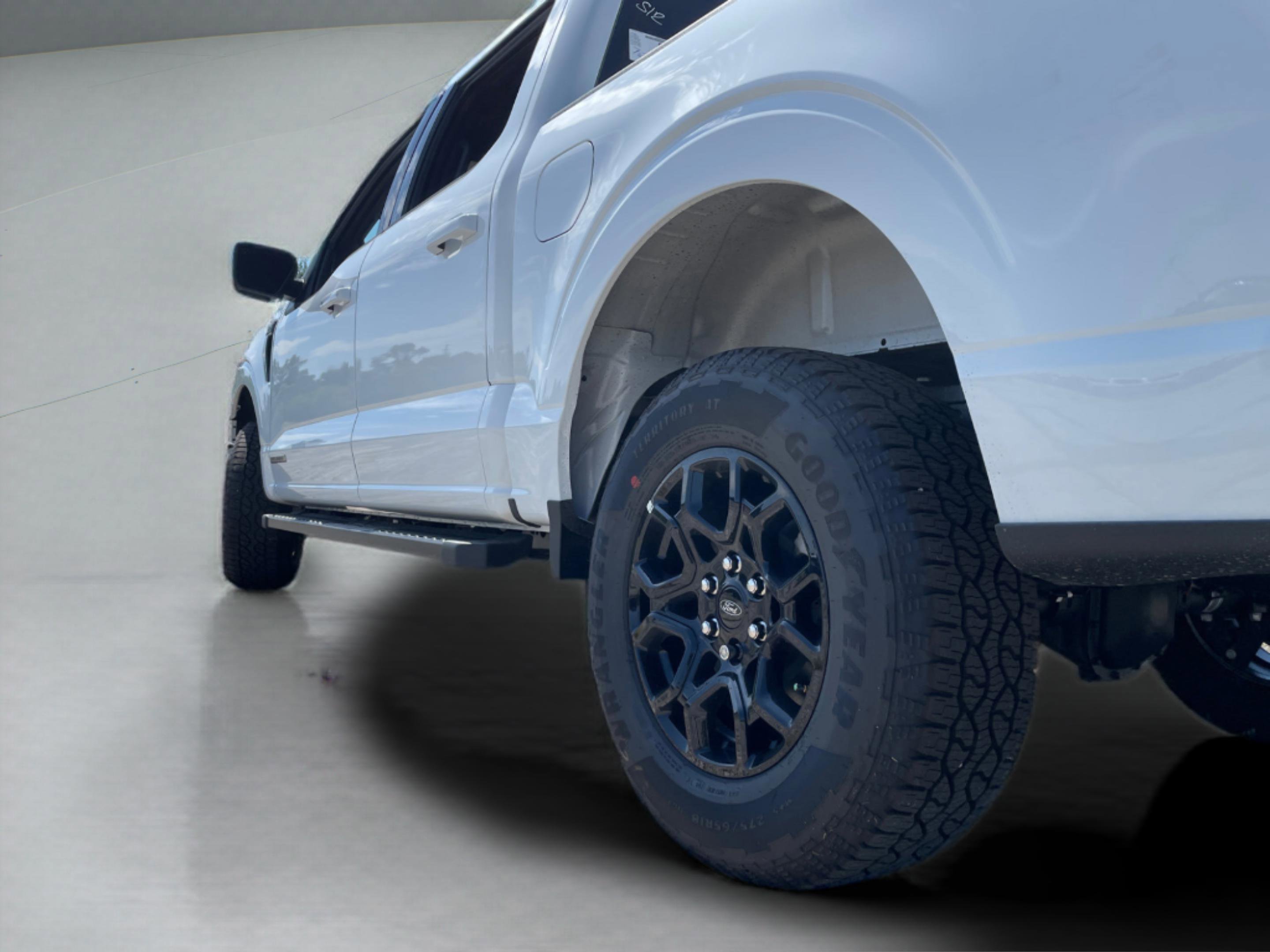 2025 Ford F-150 XLT - Photo 10