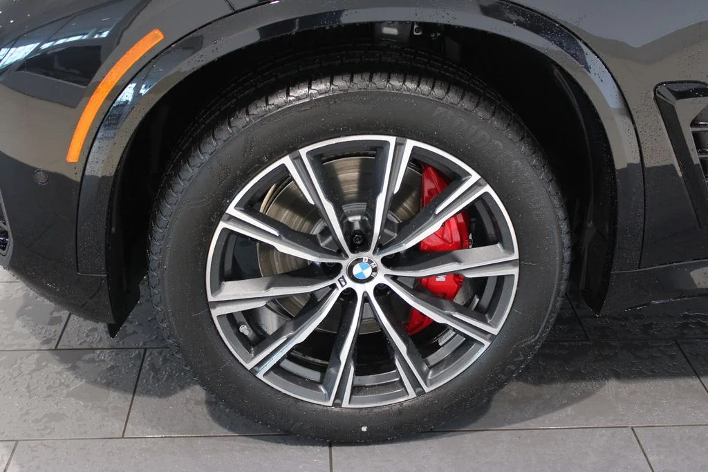 New 2026 Black Sapphire Metallic BMW xDrive40i image 25