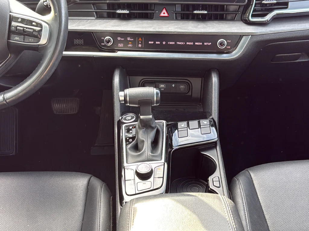 Used 2025 White Kia X-Line image 32