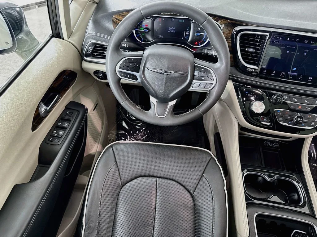 Used 2022 Black Chrysler Limited image 23