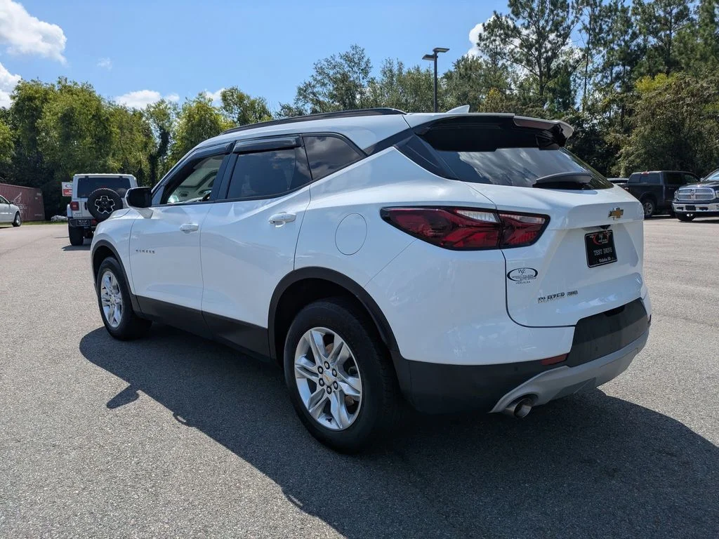 Used 2022 White Chevrolet LT image 6