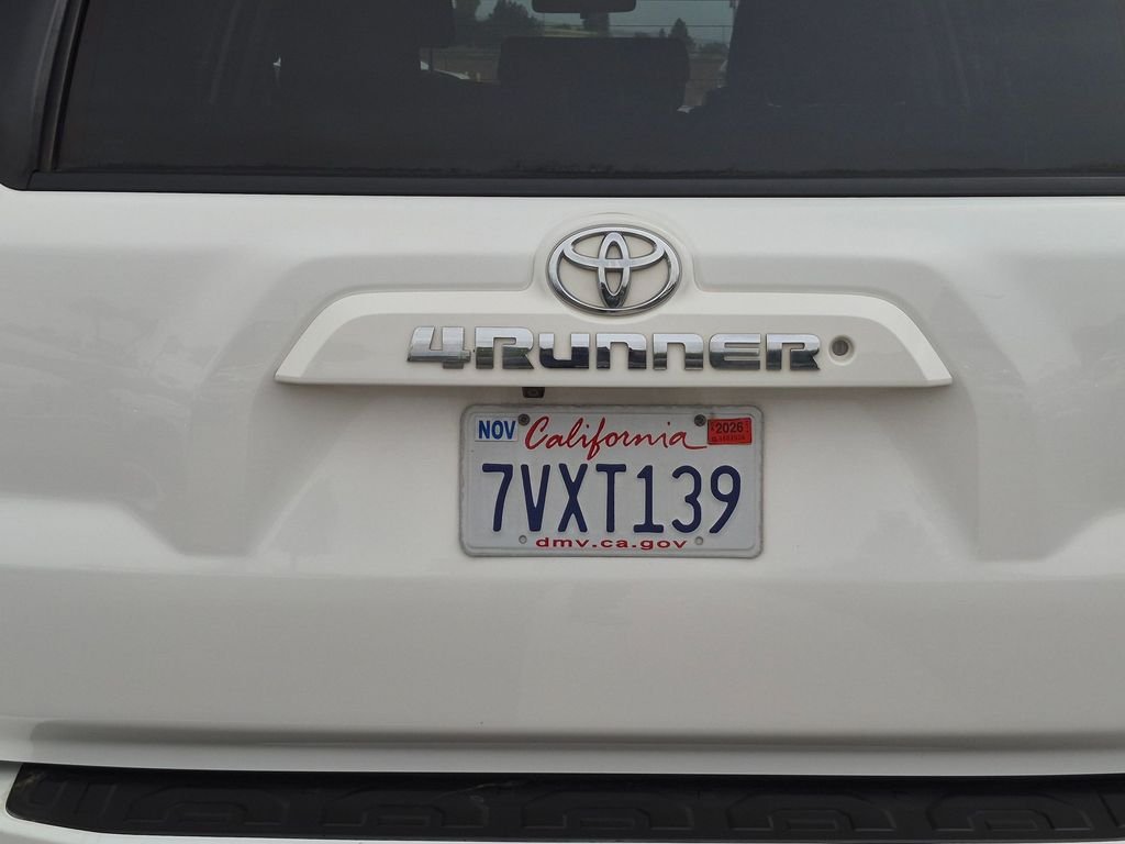 Used 2016 White Toyota SR5 image 38