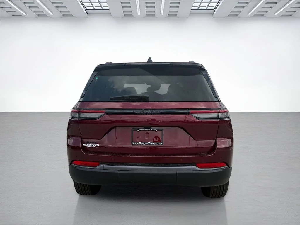 New 2026 Velvet Red Pearl-Coat Exterior Paint Jeep Altitude image 4