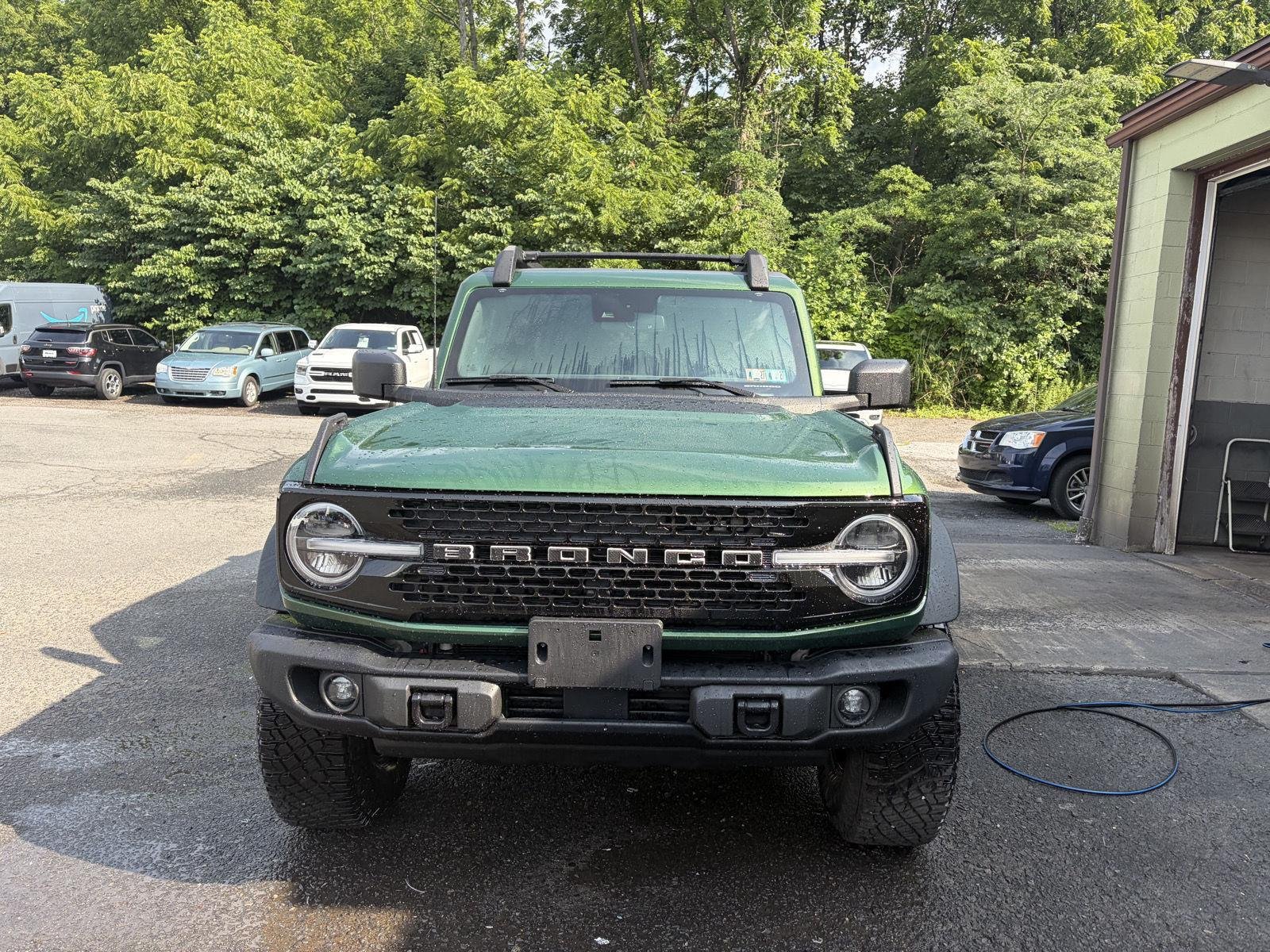 Used 2023 Eruption Green Metallic Ford Wildtrak image 2