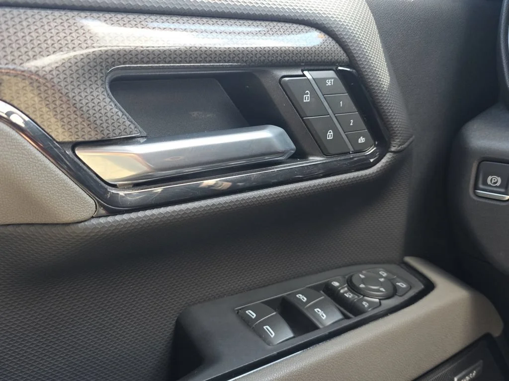 Used 2025 Slate Gray Metallic Chevrolet ZR2 image 11