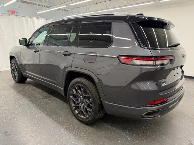 Used 2023 Gray Jeep Summit image 4