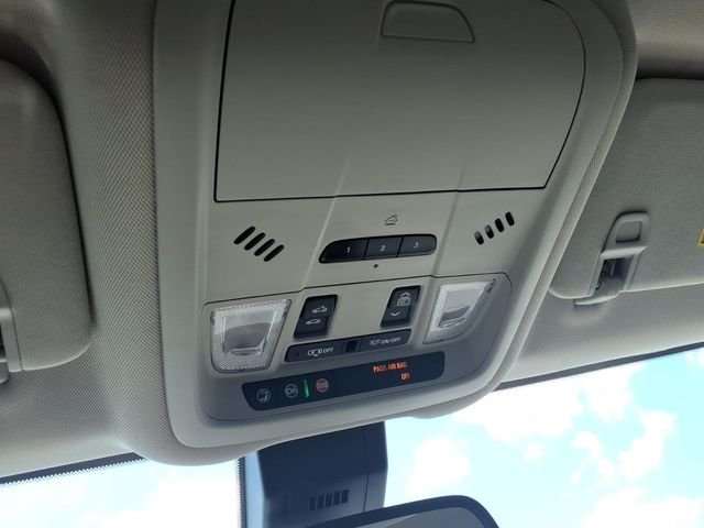 Used 2019 White GMC Denali image 27