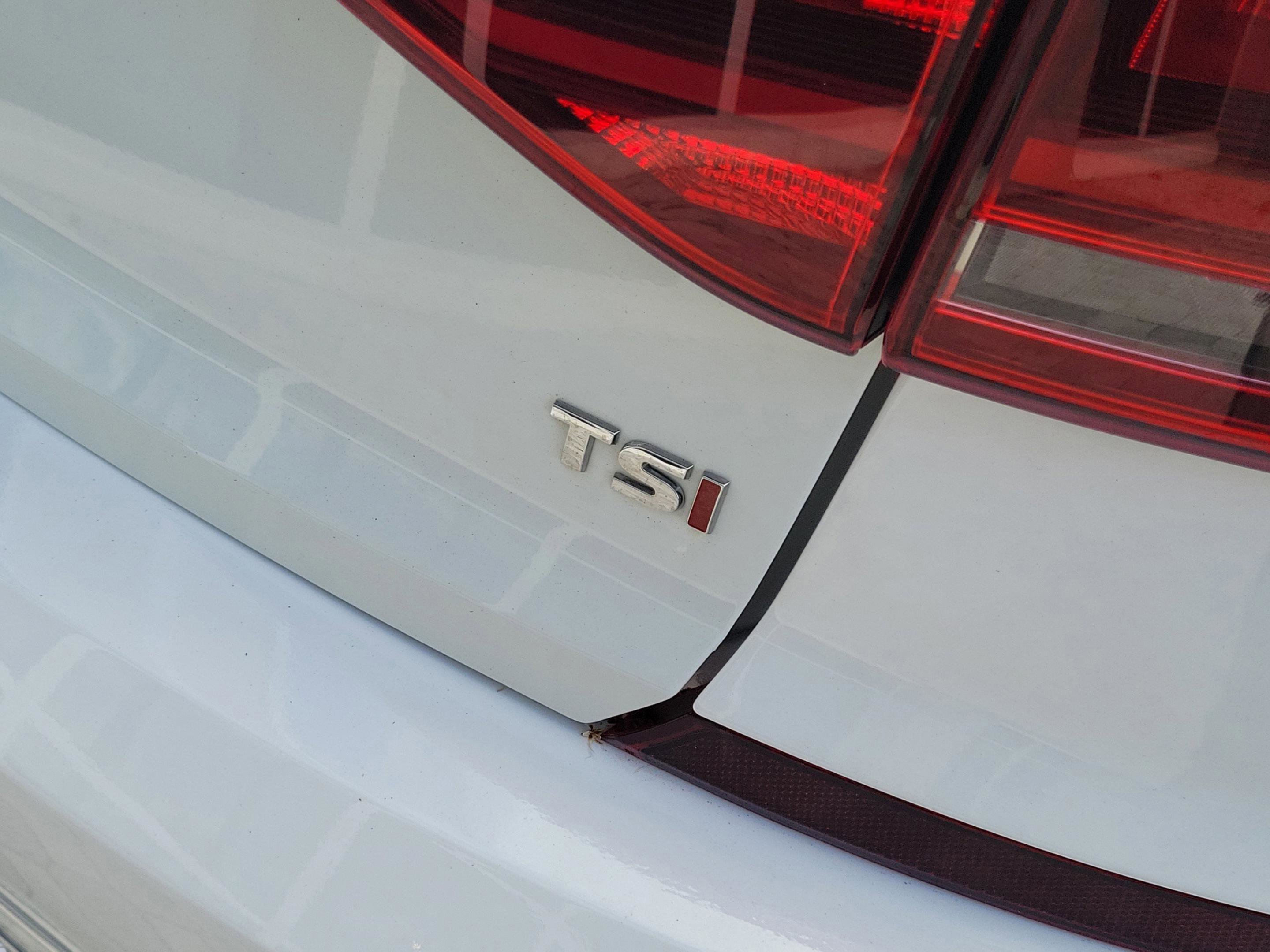 Used 2017  Volkswagen 1.8T SE w/Technology image 5