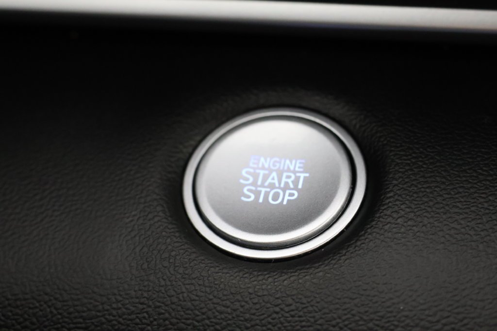 Used 2023 White Hyundai Blue image 17