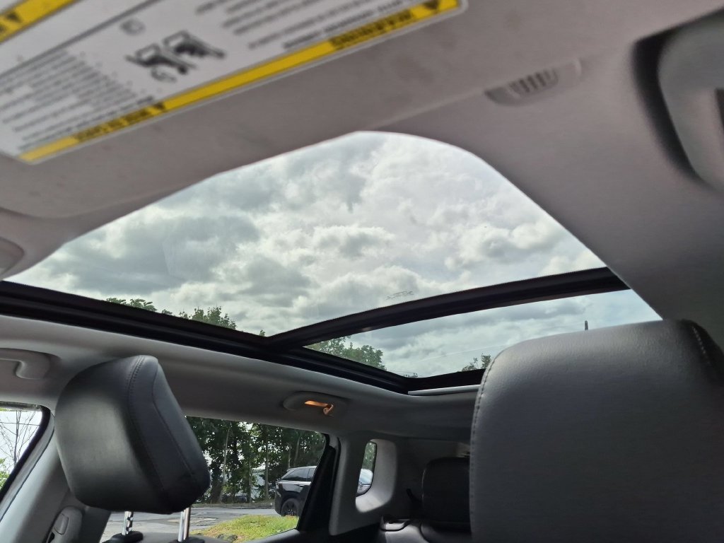 Used 2022 White Jeep Limited image 20