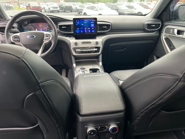 Used 2023 Silver Ford XLT image 16