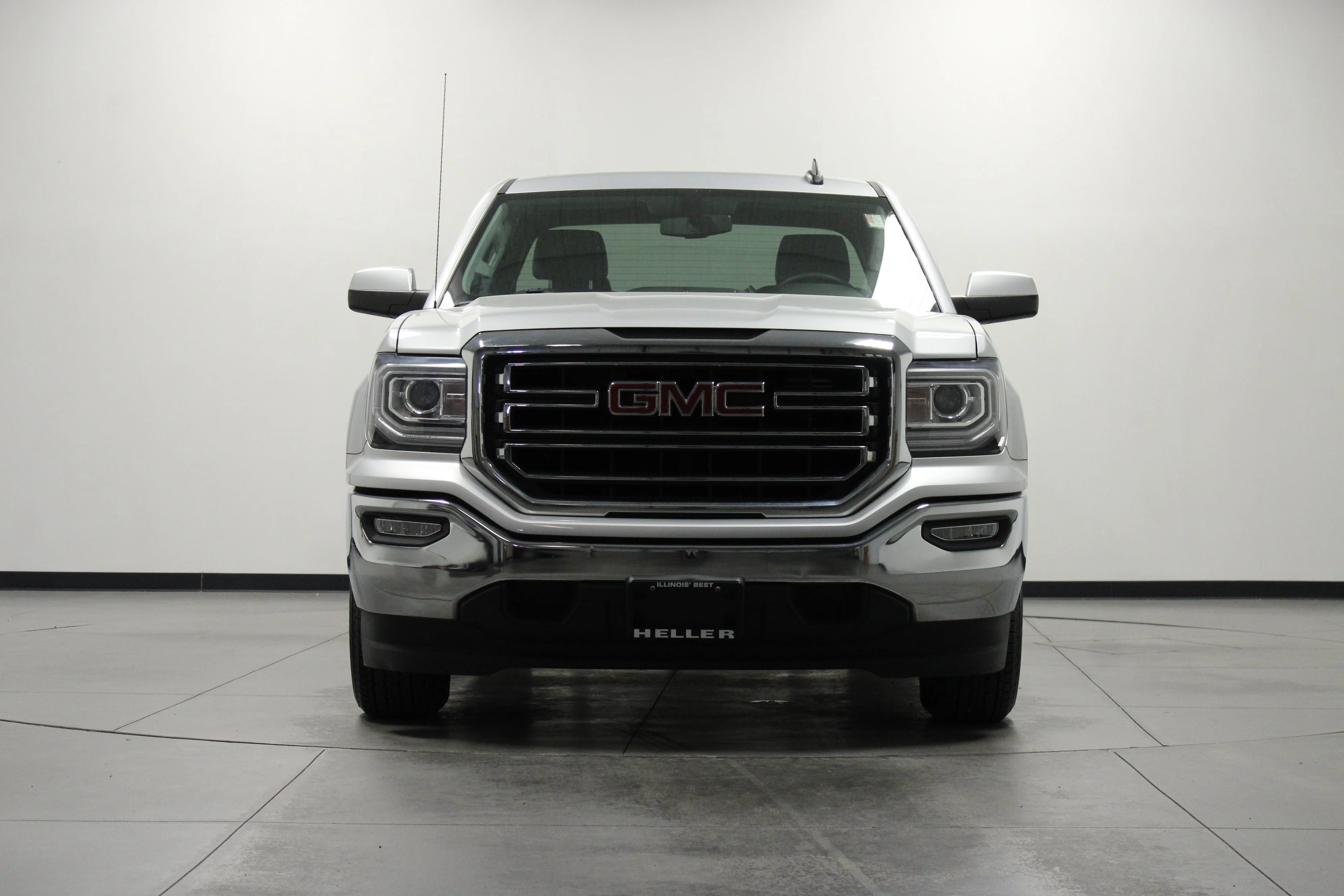 Used 2018 QUICKSILVER METALLIC GMC SLE image 9
