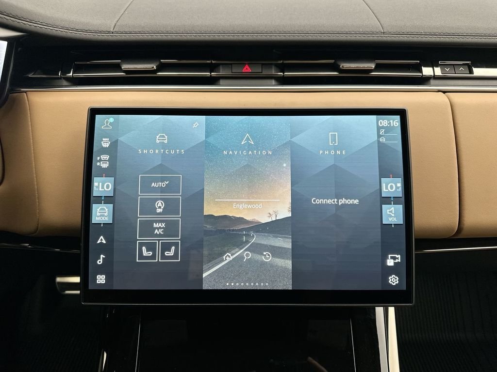 New 2026 Ostuni Pearl White Land Rover Dynamic SE image 13