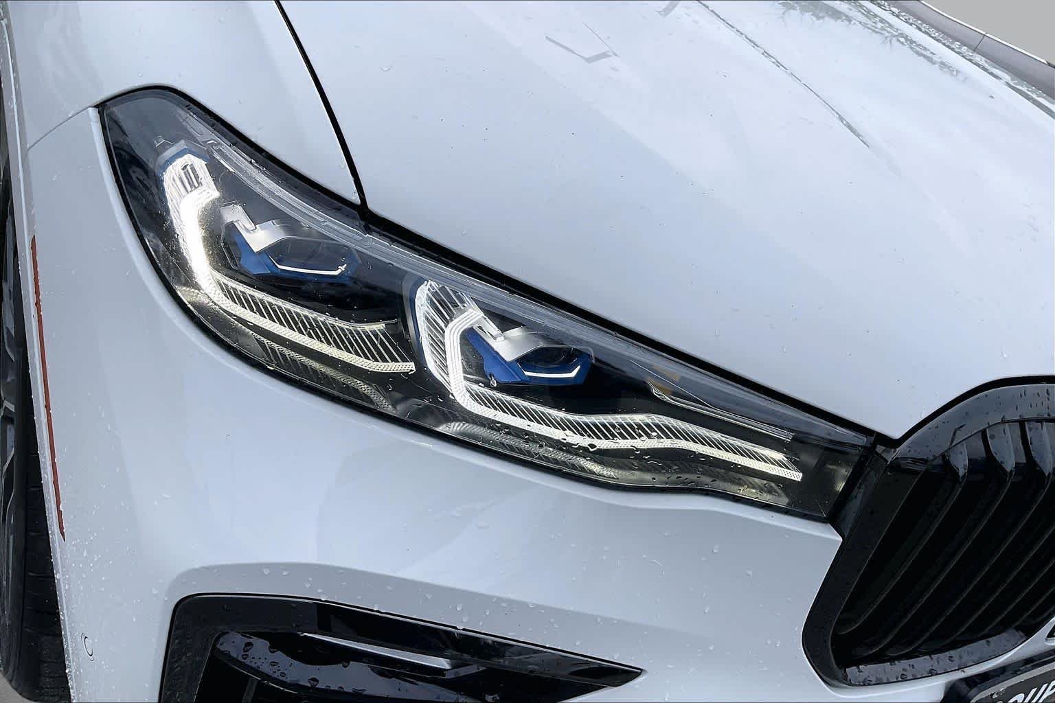 Used 2020 Alpine White BMW M50i image 26