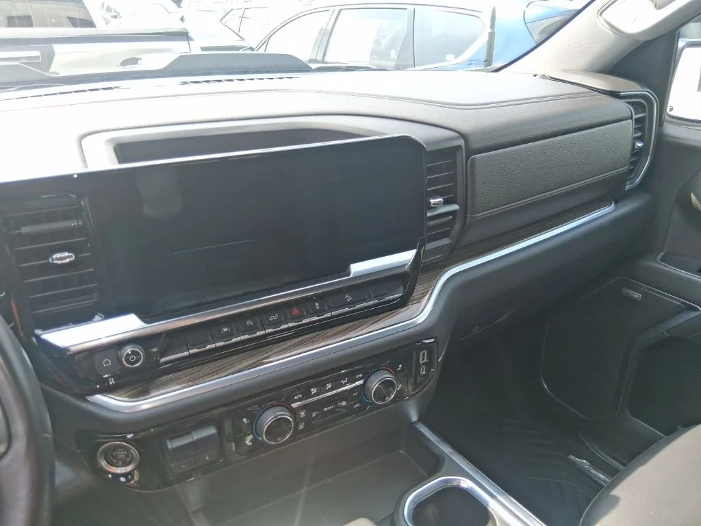 Used 2022 White Chevrolet LT Trail Boss image 10