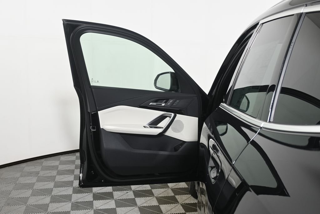 New 2026 Jet Black BMW xDrive28i image 28