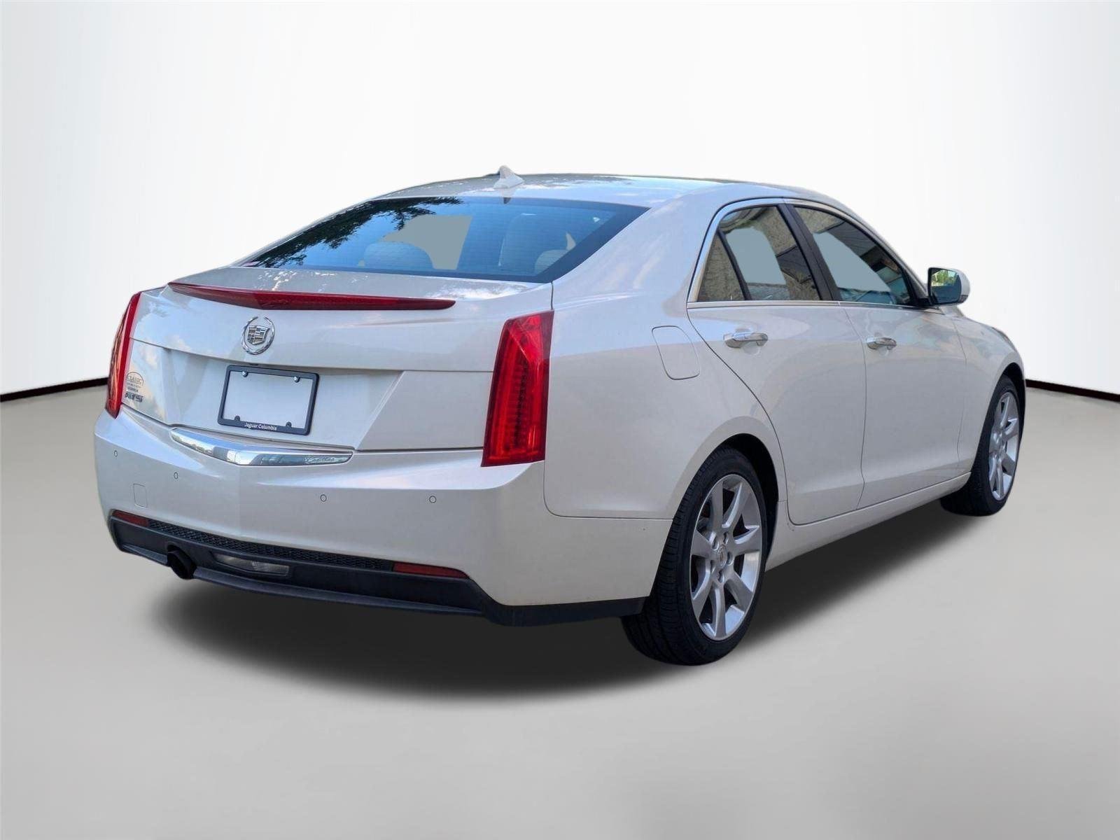 Used 2013 White Diamond Tricoat Cadillac Luxury image 5