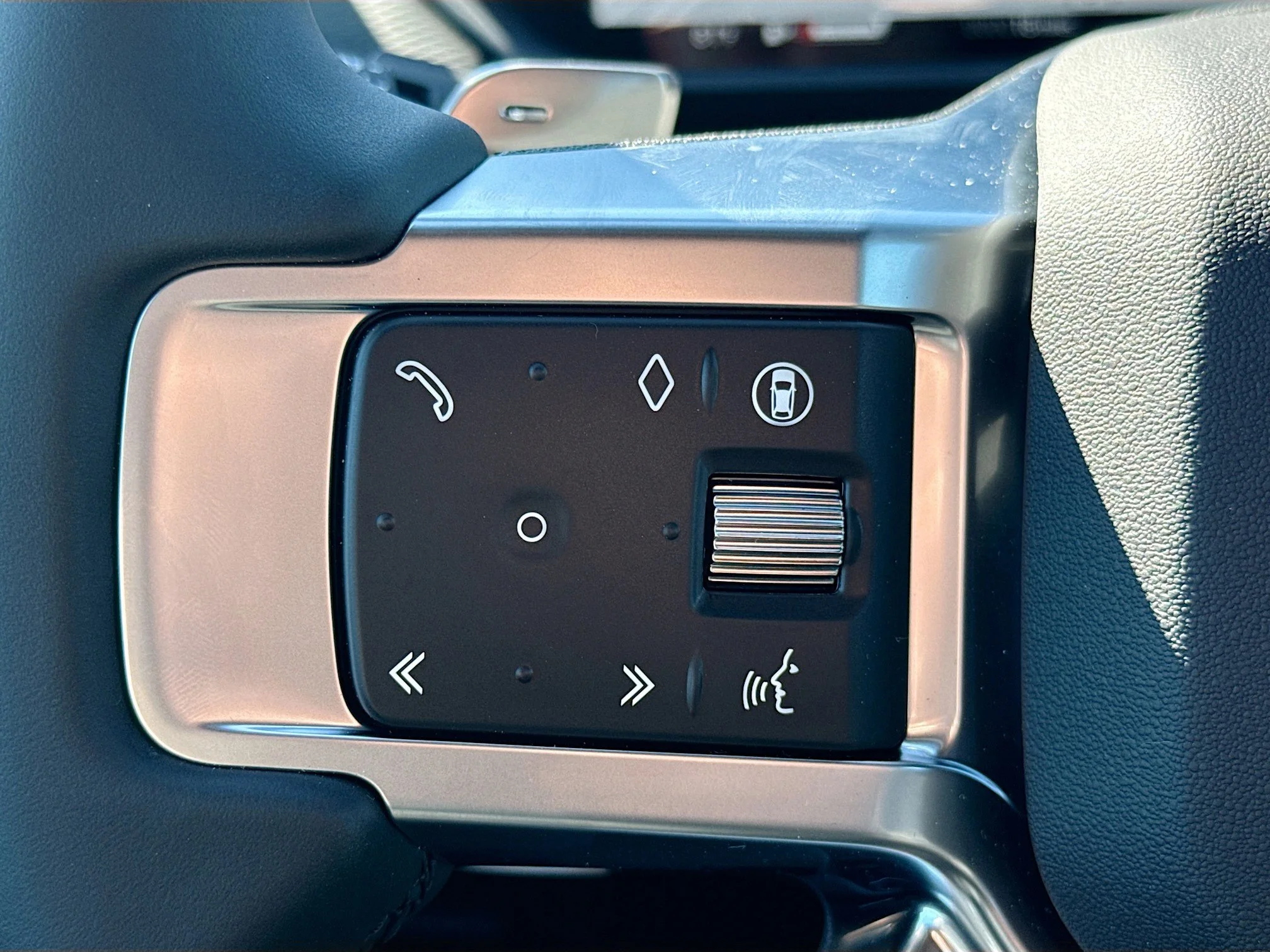 New 2026 Charente Grey Land Rover Dynamic SE image 39