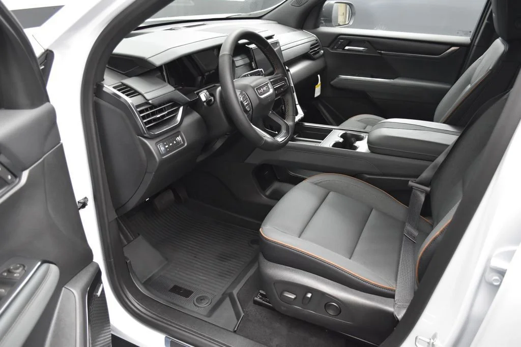 2026 GMC Acadia AT4 - Photo 8