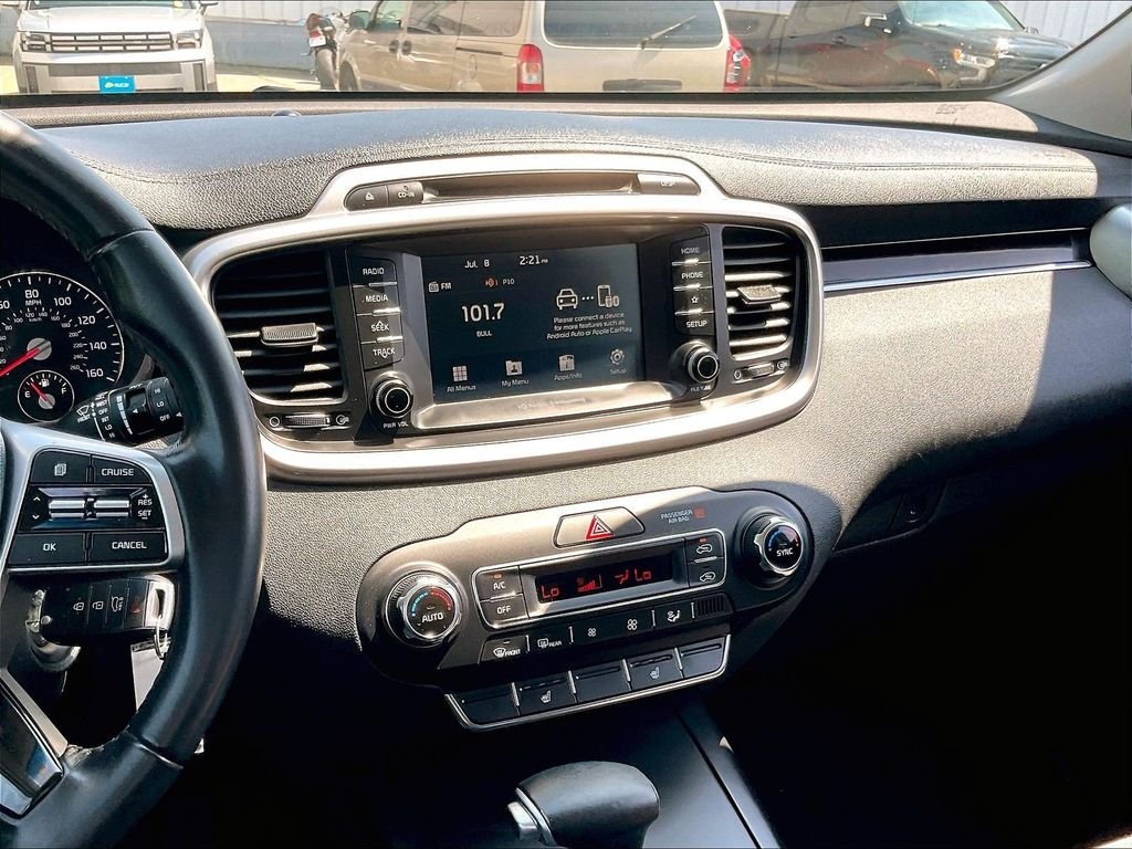 Used 2019 White Kia LX image 18
