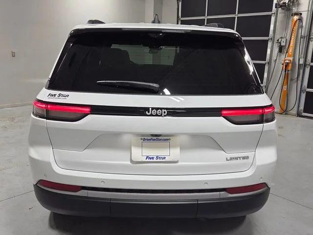 New 2026 Bright White Clear-Coat Exterior Paint Jeep Limited image 10