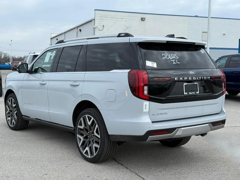New 2026 Space Silver Metallic Ford Platinum 4x4 image 3