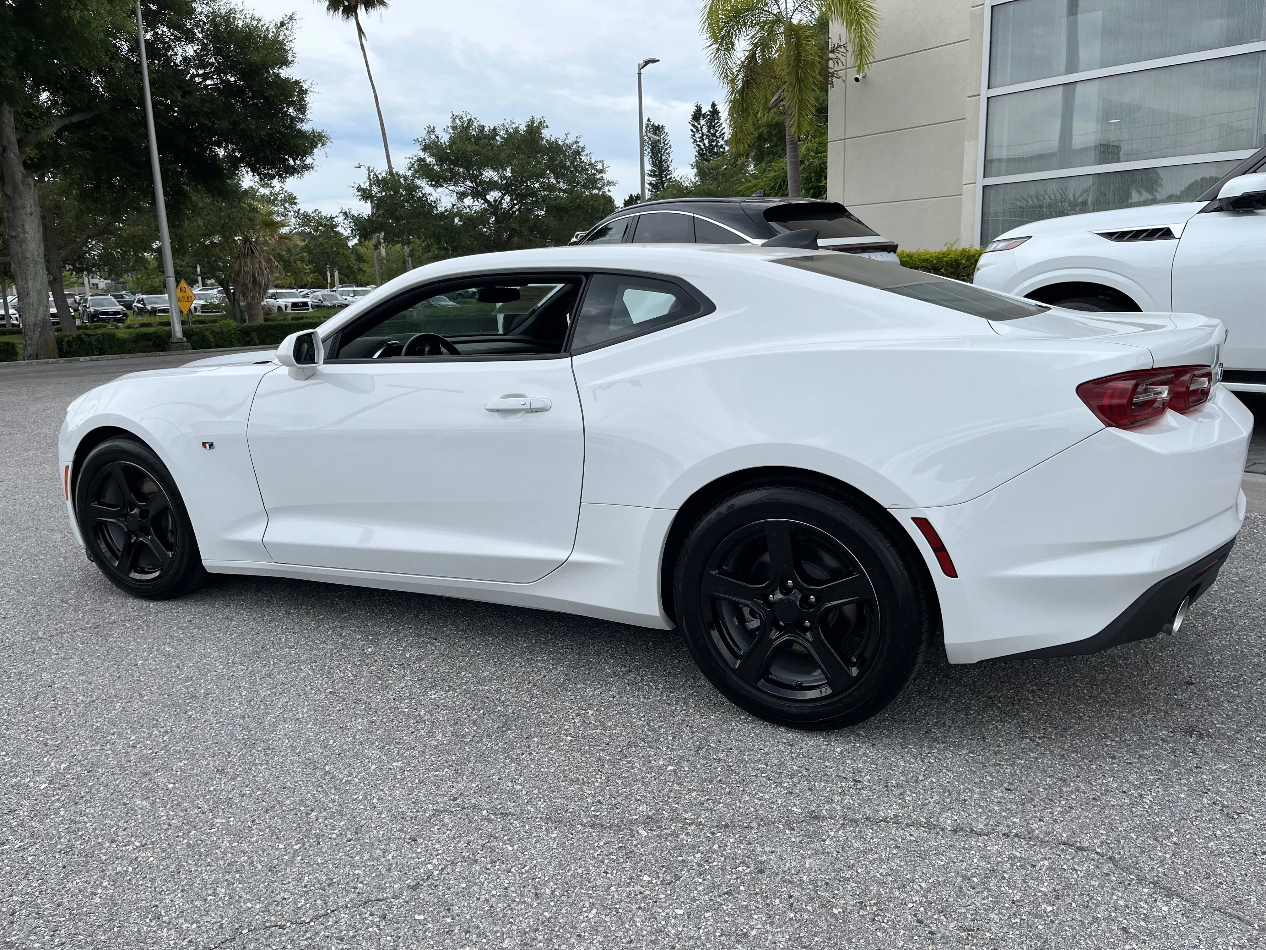Used 2023 Summit White Chevrolet 2LT image 5