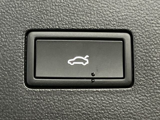 New 2026 Silver Volkswagen 2.0T SE w/Technology image 6