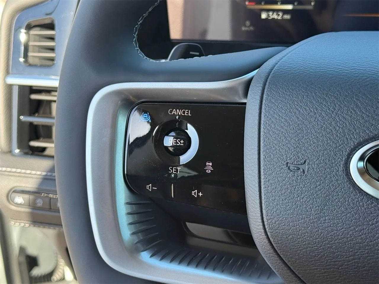 2026 INFINITI QX80 Luxe - Photo 18