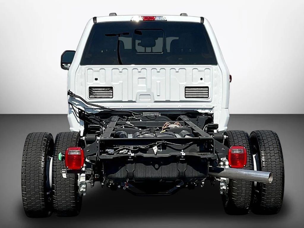 New 2026 Oxford White Ford F-450® XL image 4